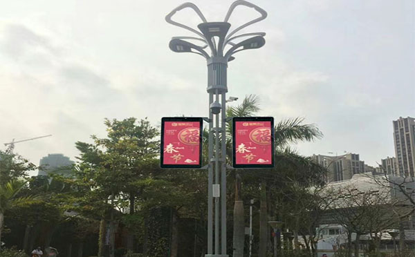 鄭州戶外燈桿LED顯示屏,LED燈桿屏