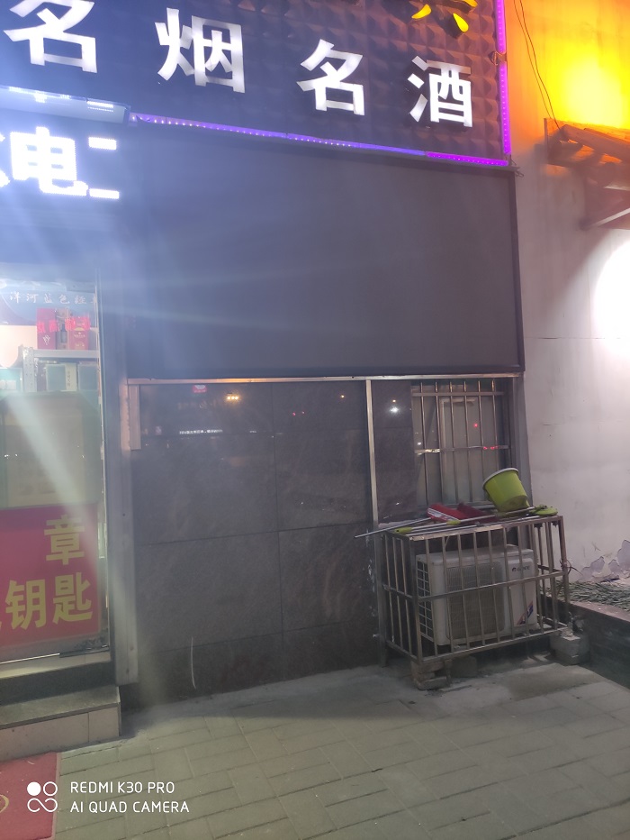 戶外全彩屏特點 單元顯示模塊采用三合—標貼封裝,,亮度高且可智能調(diào)節(jié),,面積不受空間限制可顯示文字、圖表,、圖像,、動畫、視頻等多種形式,信息容量大; 同步播放,、異步播放,、集群播放均可實現(xiàn),操作方便靈活,,畫面清晰穩(wěn)定攝像頭,、有線、3G,、WIFI技術,、云播控、全網(wǎng)絡接入等成熟的多選配套方案,。 可實現(xiàn)電源,、系統(tǒng)雙備份,如一路信號出現(xiàn)故障,,可自動切換,,保證顯示屏正常工作。